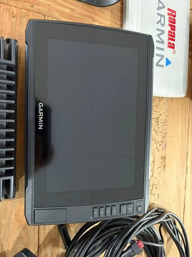 Pre Owned Garmin livescope lvs32 bundle thumbnail 6