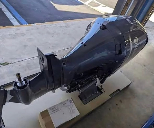 Yamaha New 300hp 4 Stroke Outboard Motor thumbnail 3