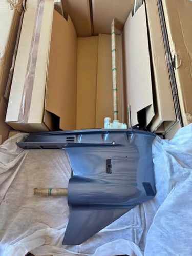 Yamaha New F350 V8 30 shaft lower unit. Outboard Motor
