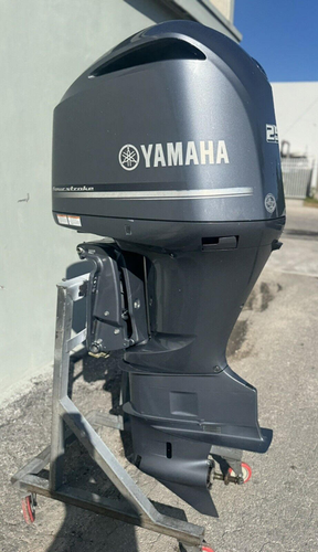 Yamaha F250 250HP V6 Four-Stroke Outboard Motor thumbnail 3