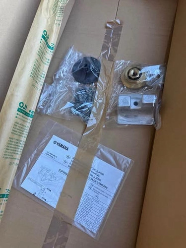 Yamaha F350 V8 Lower Unit Outboard Motor thumbnail 2