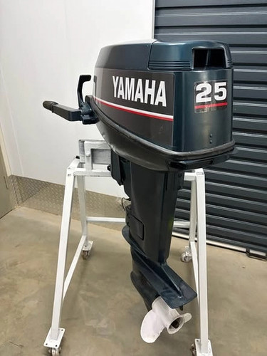 Yamaha Pre Owned 25hp 2 Stroke Outboard Motor thumbnail 3