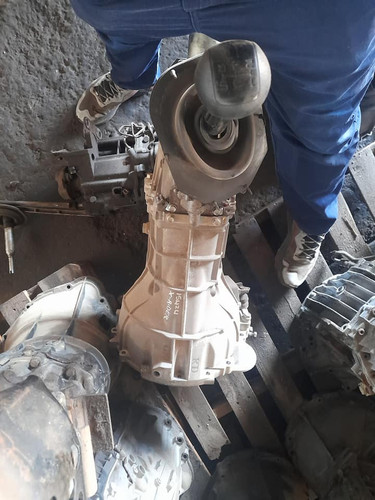 ISUZU 4JB1 2WD FLR GEARBOX