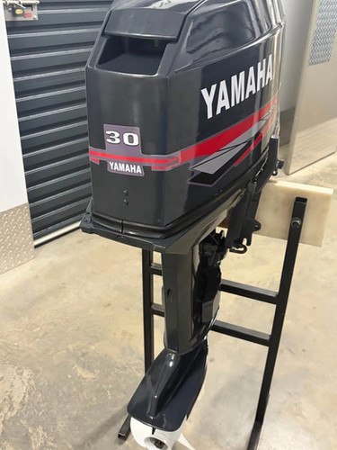 Yamaha Pre Owned 30HP 2-Stroke Outboard Motor thumbnail 3
