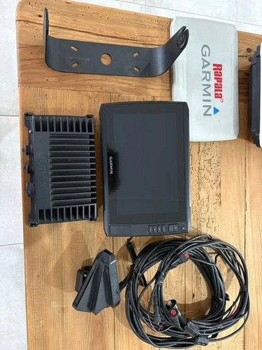 Pre Owned Garmin livescope lvs32 bundle thumbnail 7