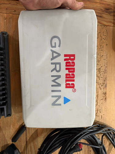 Pre Owned Garmin livescope lvs32 bundle thumbnail 4