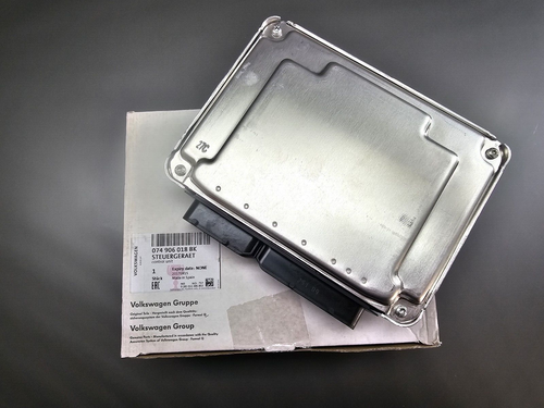 Original VW Audi Seat Skoda Bosch Engine Control Unit ECU 074906018BK thumbnail 2